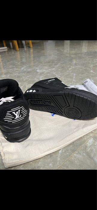 Vand Adidasi Louis Vuitton