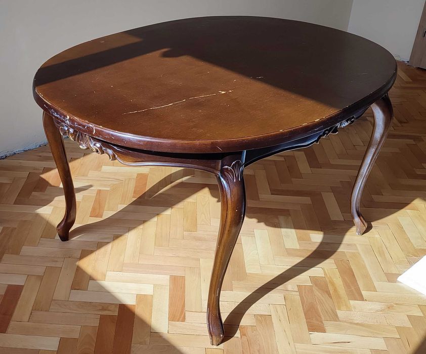 Масивна трапезна маса