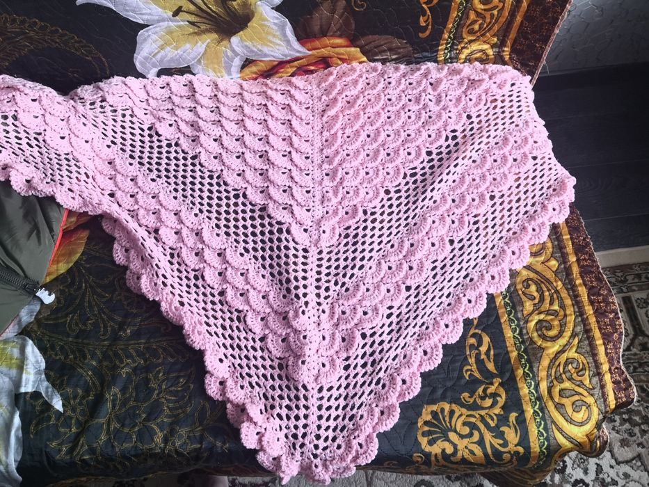 Платок ручной вязки