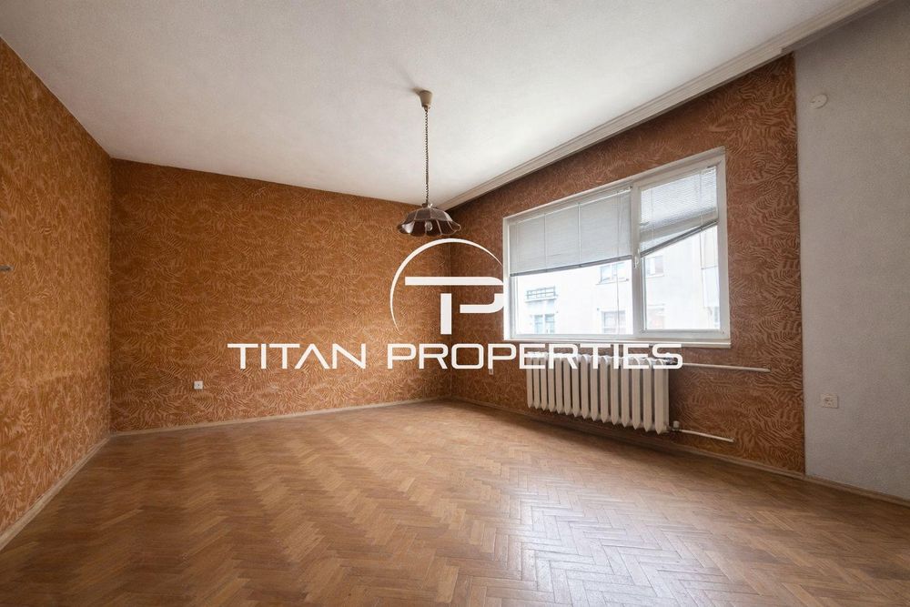 Тристаен апартамент за продажба в кв. Мараша