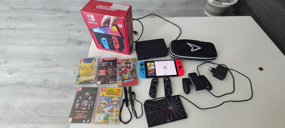 Vând Nintendo Switch Oled