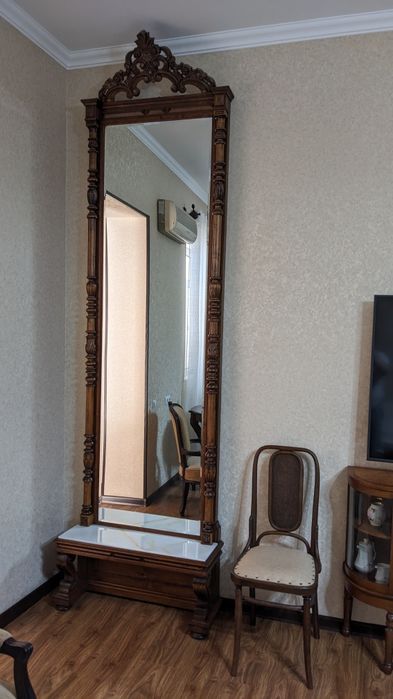 Комплект диванчик + 2 или 4 стула + журнальный столик.