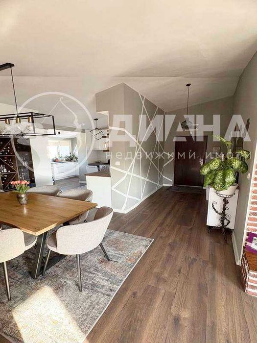Продава се Тристаен апартамент в Пловдив, Кючук Париж - 195 кв.м за 1257 €/кв.м - Снимка #2