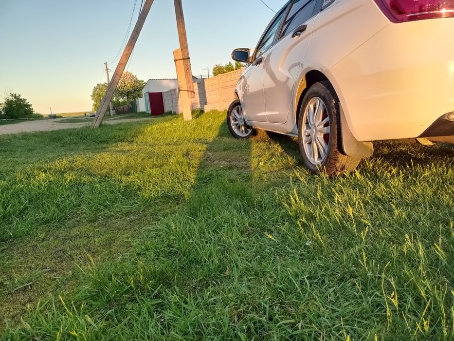 Продам Весту 2019 г.