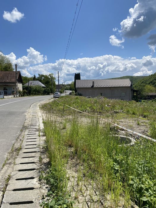 Teren de vanzare