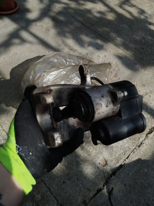 ETRIERI cu tot cu motorașe, spate Passat B6