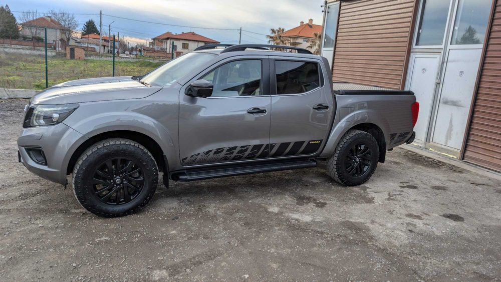 Nisan Navara Black edition