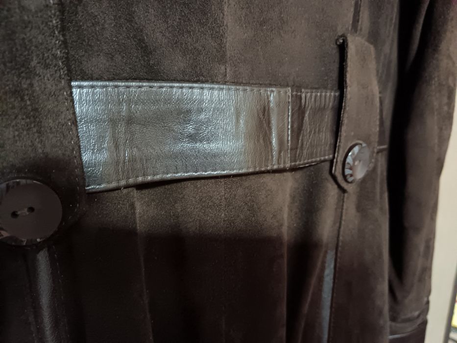 Замшевый коричневый плащ