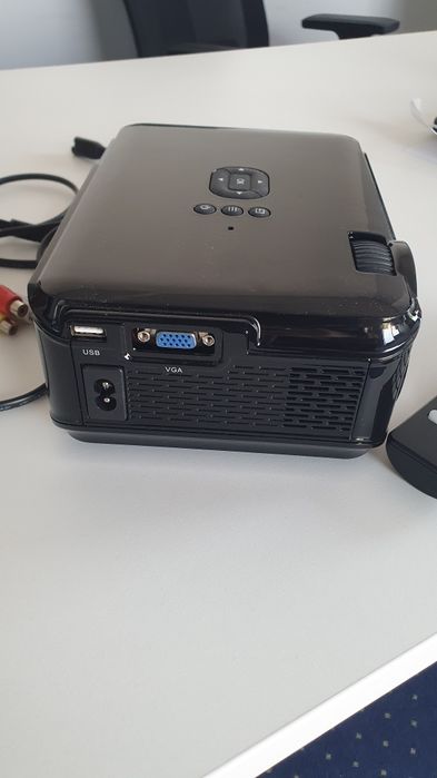 Video proiector cu telecomanda