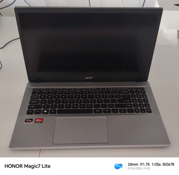 Laptop Acer Aspire aproape nou  3 A315-44P-R5AZ Amd Ryzen 7 5700u Pana La 4.3ghz, 15. Full Hd 16gb Ssd 1tb Amd Radeon Free Dos Argintiu