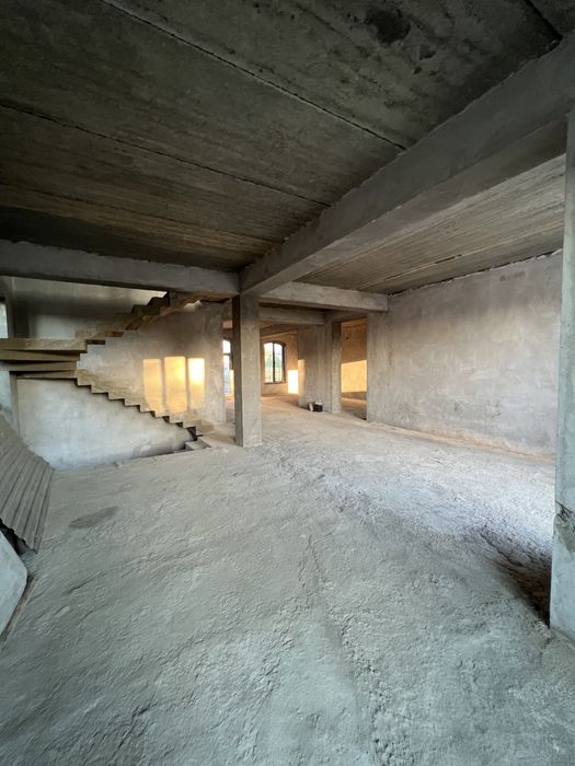 Продается дом 3.2 соток 800 кв.м 4 уровня для бизнеса или проживания