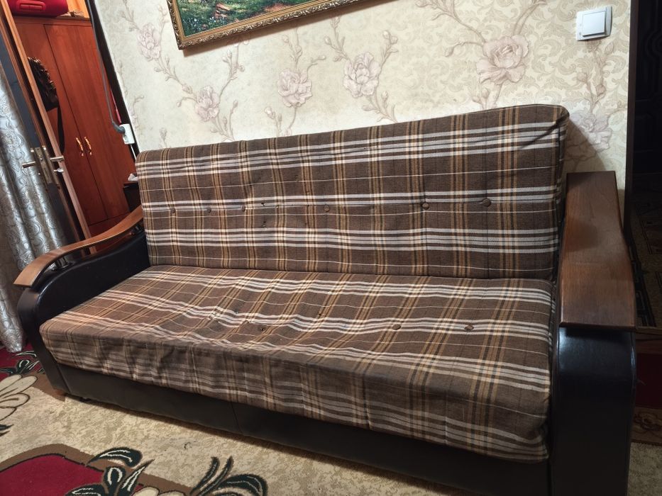 Продаются 2 кресла и 1 диван