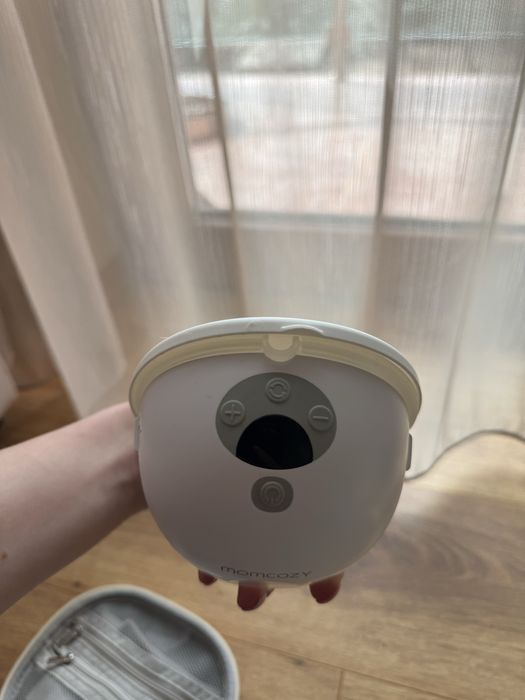 Momcozy M5 hands-free