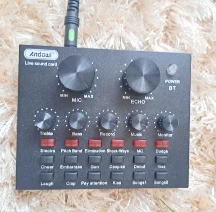 Vand microfon +interfata podcast