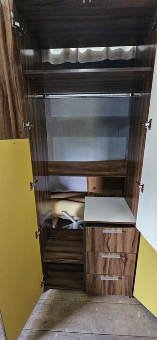 Угловой шкаф и письменный стол