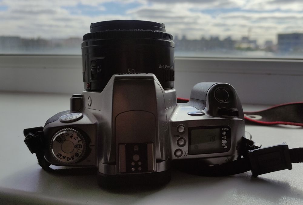 Продам пленочный canon eos kiss lll