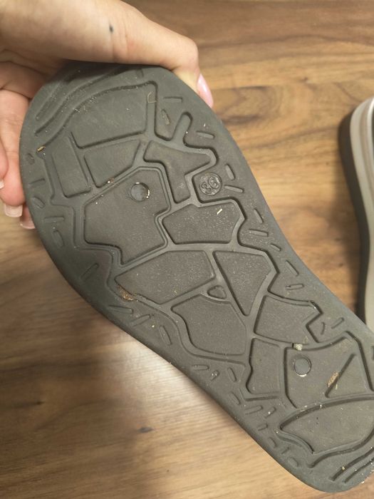 Розови и сиви маратонки