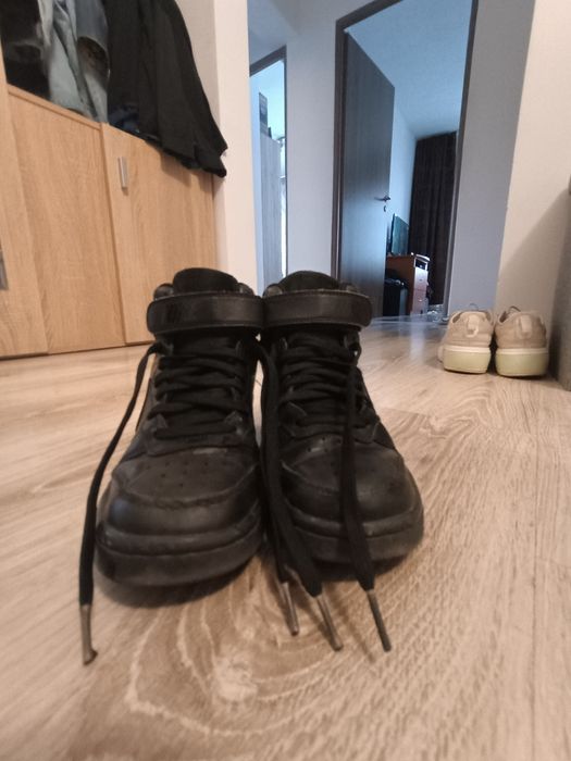 Adidași Nike puțin folosiți