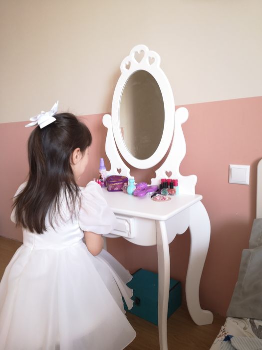 Туалетный столик с стульчиком