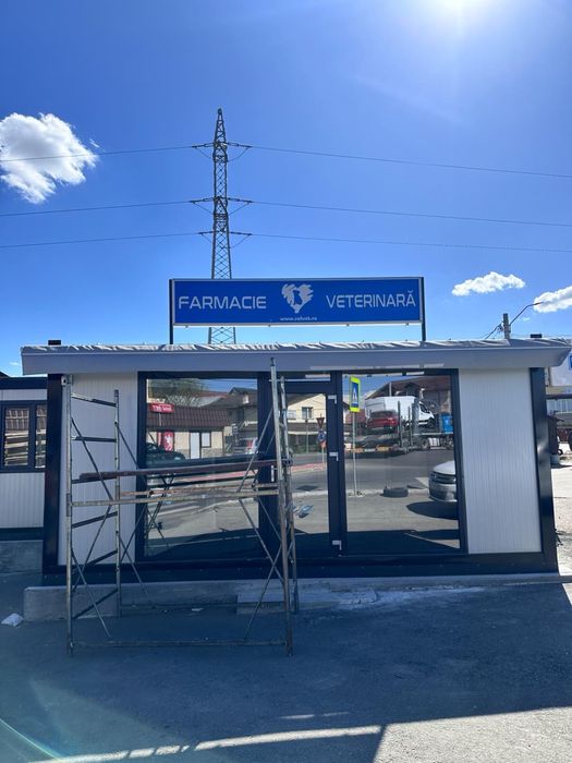 Containere spațiu comercial – fostă farmacie, complet echipate