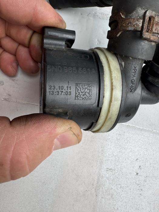 Pompa recirculare apa originala volkswagen,2.0 euro5,cod motor cffb b7