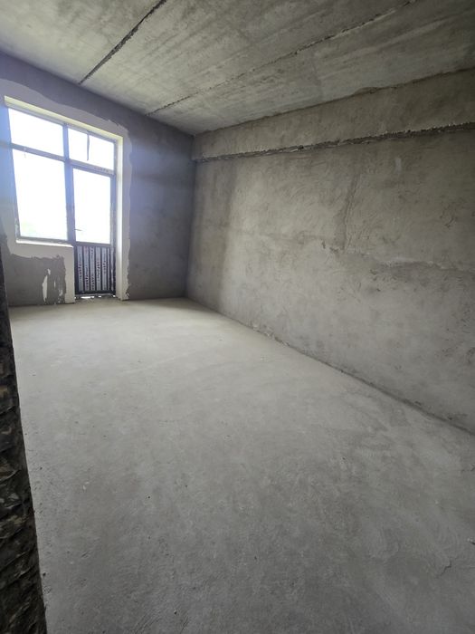 Ikk xonalik kivartira sotiladi