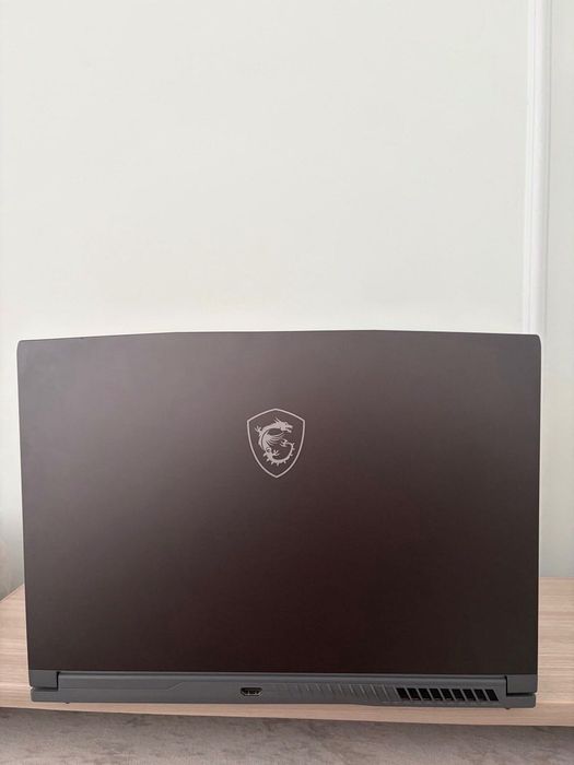 15.6" Ноутбук MSI Thin 15 B13VE серый