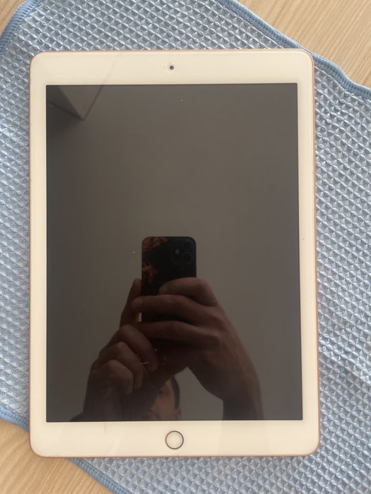 iPad (2018) Wi- Fi32GB - Gold
