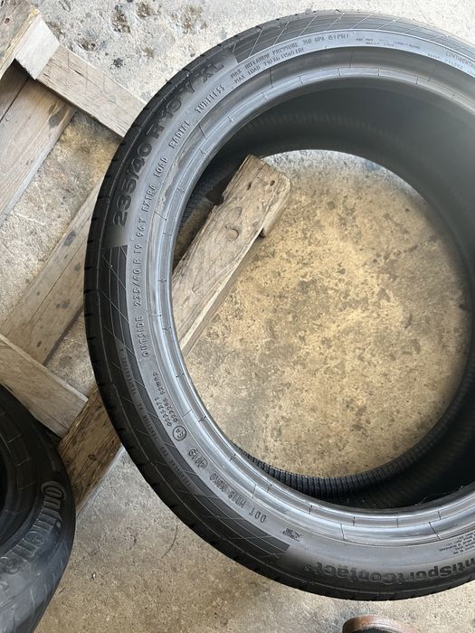 2 anvelope vara 235/40/19 Continental !