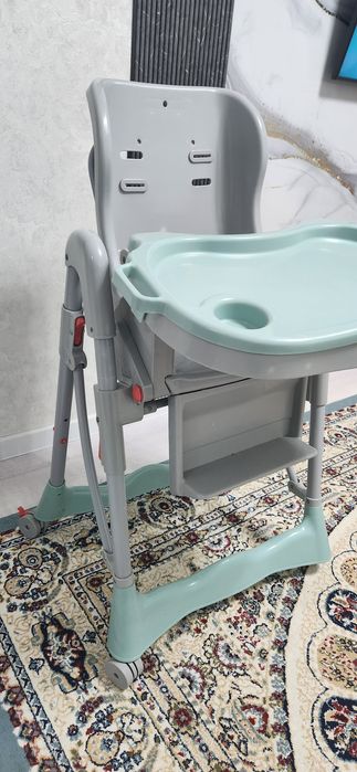 Детский столик обеденный