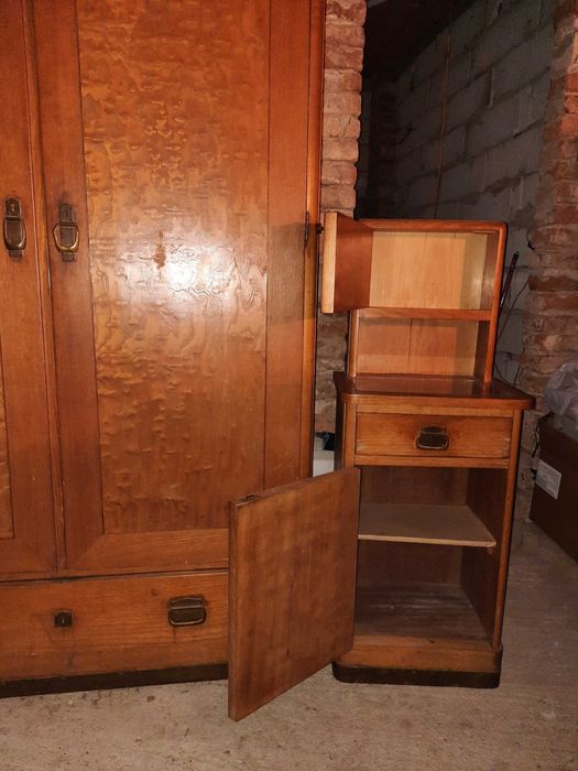 Mobilier vechi, peste 80 de ani, pt reconditionare