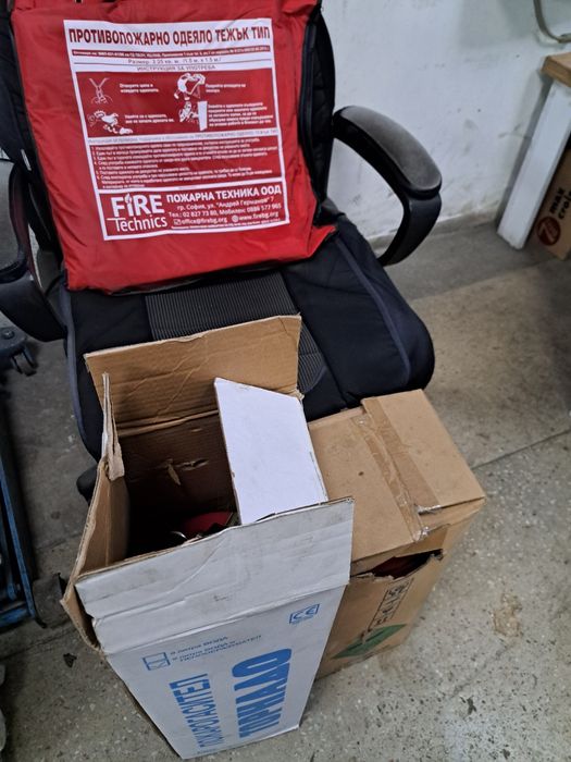 Нов пожарогасител и одеяло