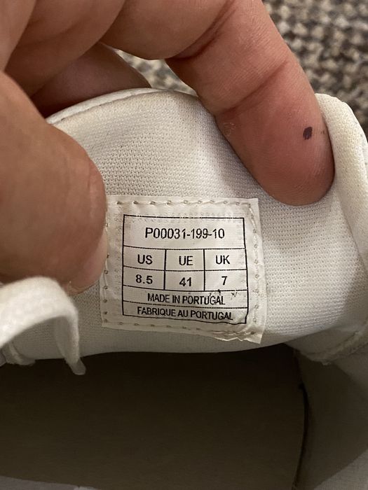 Pantone Universe cloud dancer 42 11-4201