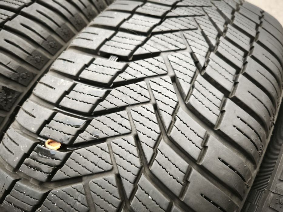 16" оригинални алуминиеви джанти за Toyota Yaris Hybrid.