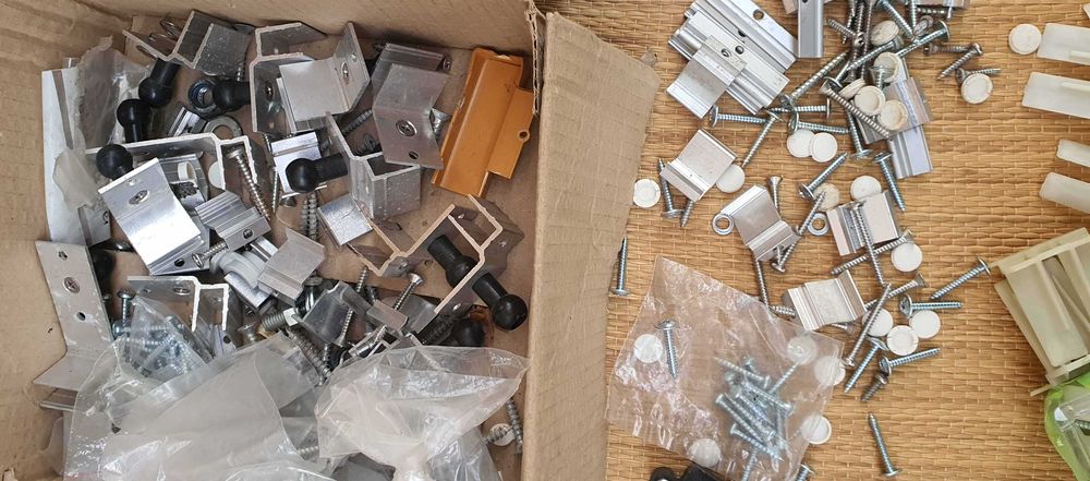 Cleme diverse  pentru fixare trape Remis , Dometic, etc