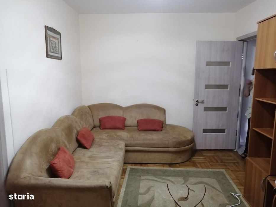 Apartament 3 camere zona Ciresica - etaj 1 - centrala proprie