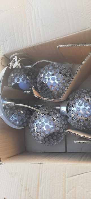 Vand 2 lustre suspendate