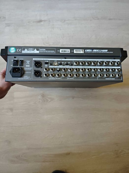 Mixere Alto Lynx Mix124UM si Behringer 1622FX
