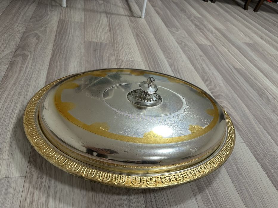 Сервировочное блюдо с крышкой