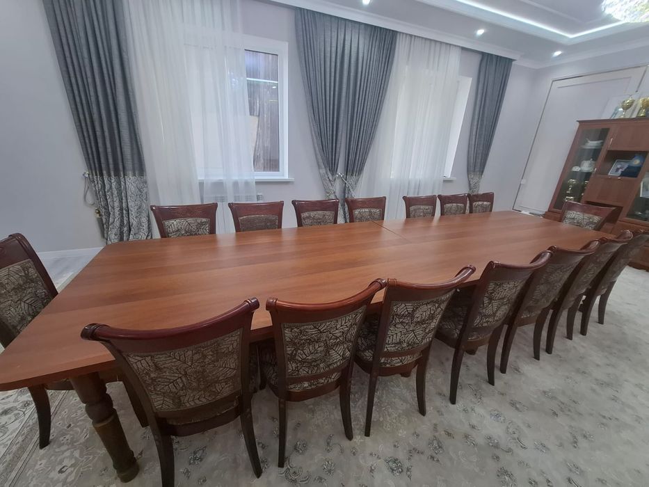 Стол со стульями