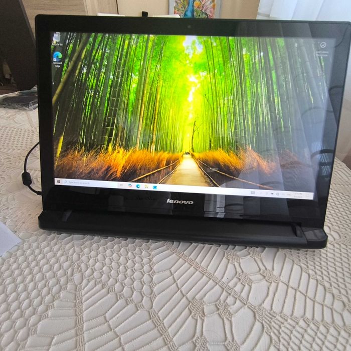Продавам лаптоп Lenovo Flex 2-15 в много добро състояние.
