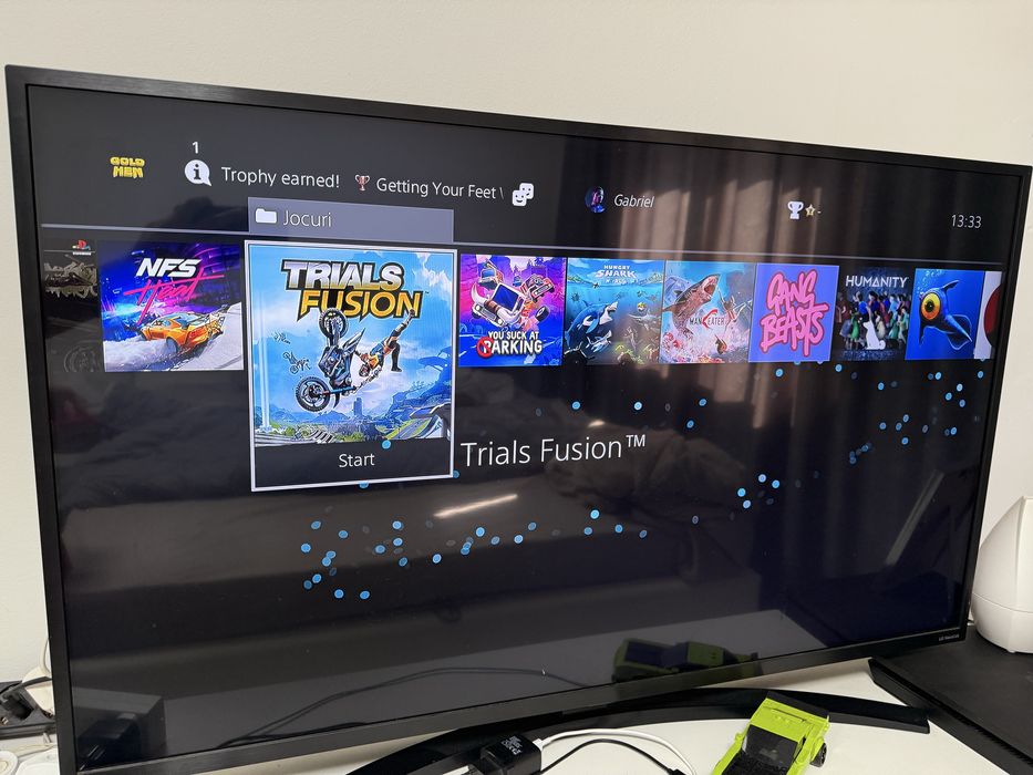 PlayStation 4 , 1 TB + peste 30 de jocuri incluse