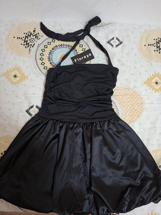 Неизползвани чисто нови дрехи