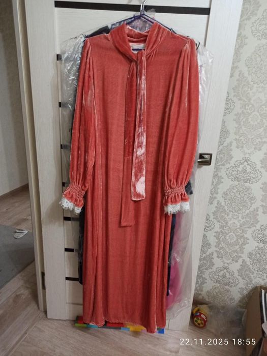 Платье бархатное