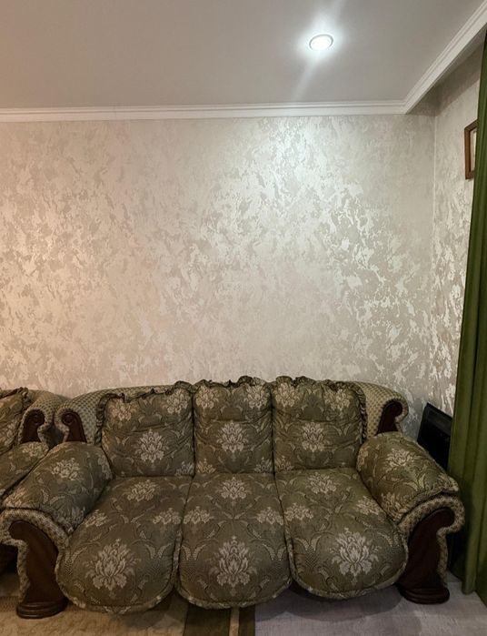 Диван и кресло в