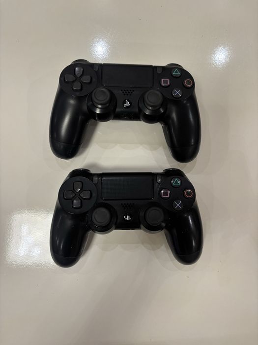 PS4 1TB с 4 контролера и 5 игри