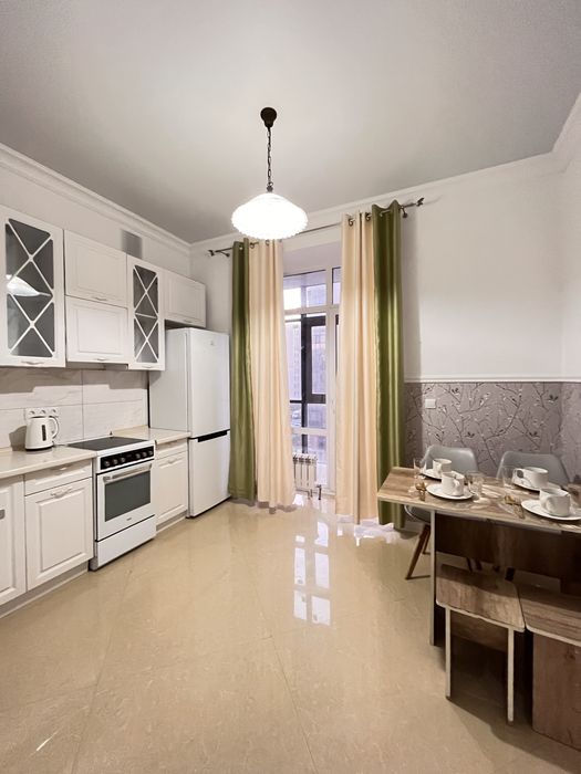 По часовой Хан Шатыр