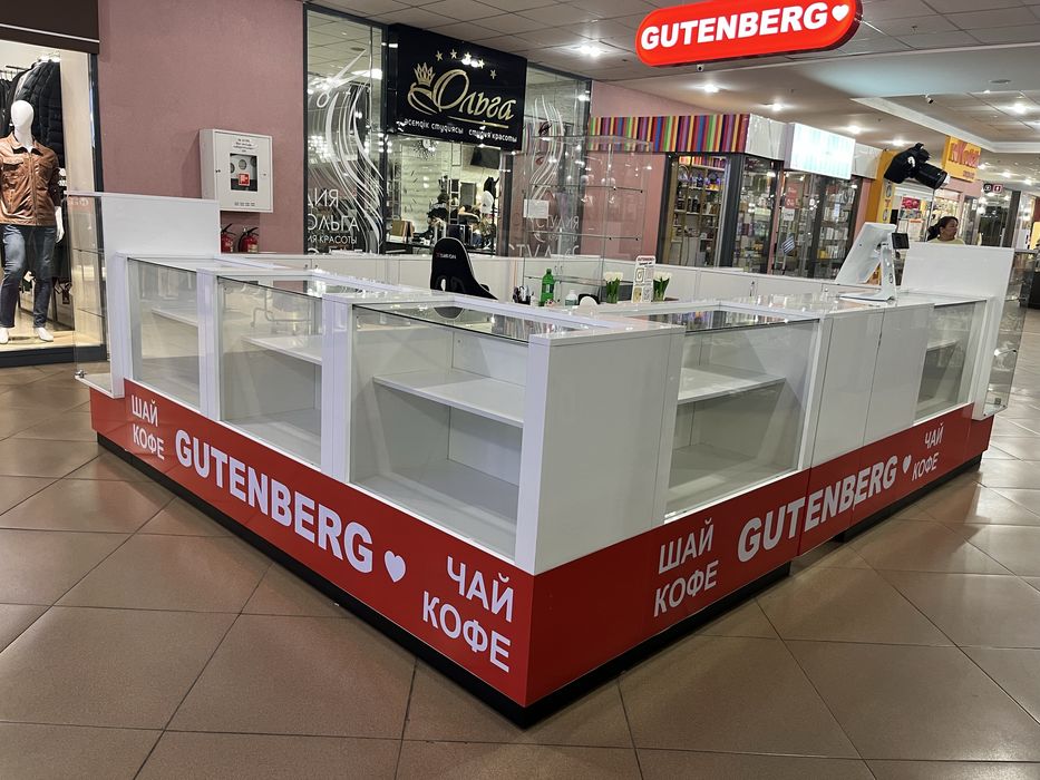 Продам витрины (островок 13,86м2)