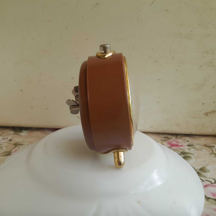 Ceas desteptator-mecanic VITIAZ fabricat in fosta URSS .95 lei
