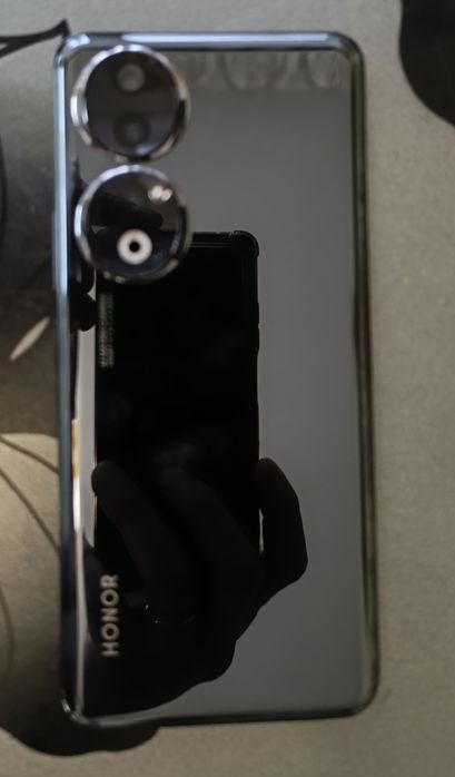 Продаю телефон Honor 90